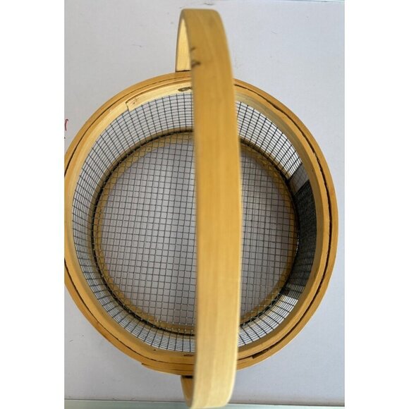 Vtg Wooden Chicken Wire Basket Rabbit‎ Bunny Print Rustic Decor - Picture 5 of 5